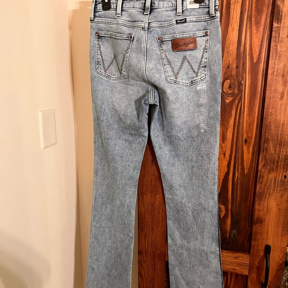 NWT Wrangler Blue bootcut Jeans Classic Style - Picture 2 of 5